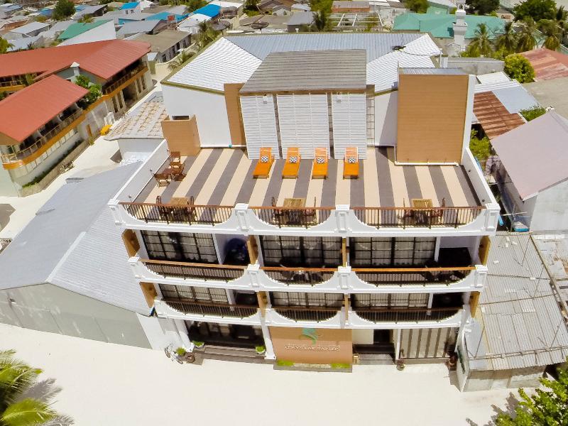 Crystal Sands Beach Hotel At Maafushi Exterior foto