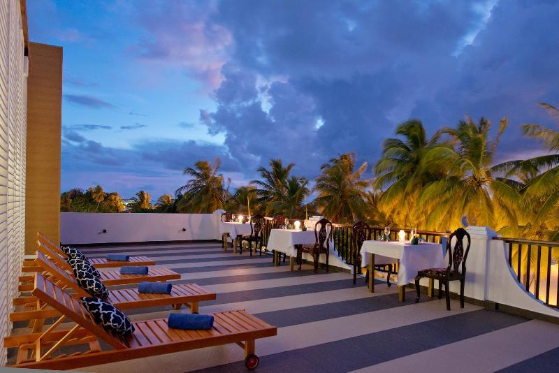 Crystal Sands Beach Hotel At Maafushi Exterior foto